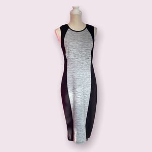 Athleta | EUC Women’s Cityscape Dress Color Block
Space Dye Grey & Black Size S